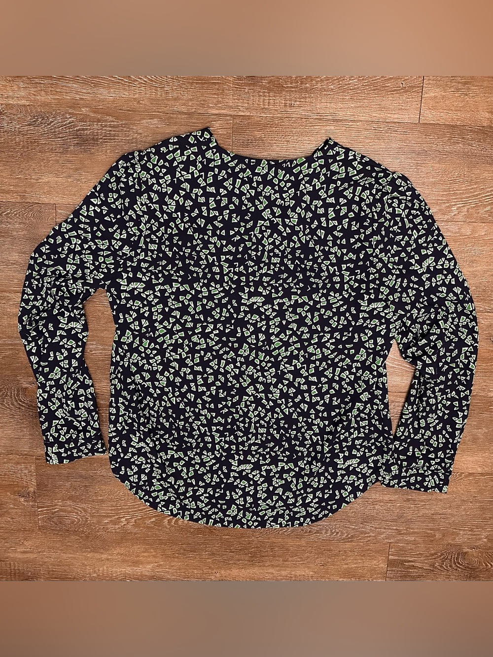 Jones New York Navy Blouse with Light Green Geometric Print - Picture 7 of 7